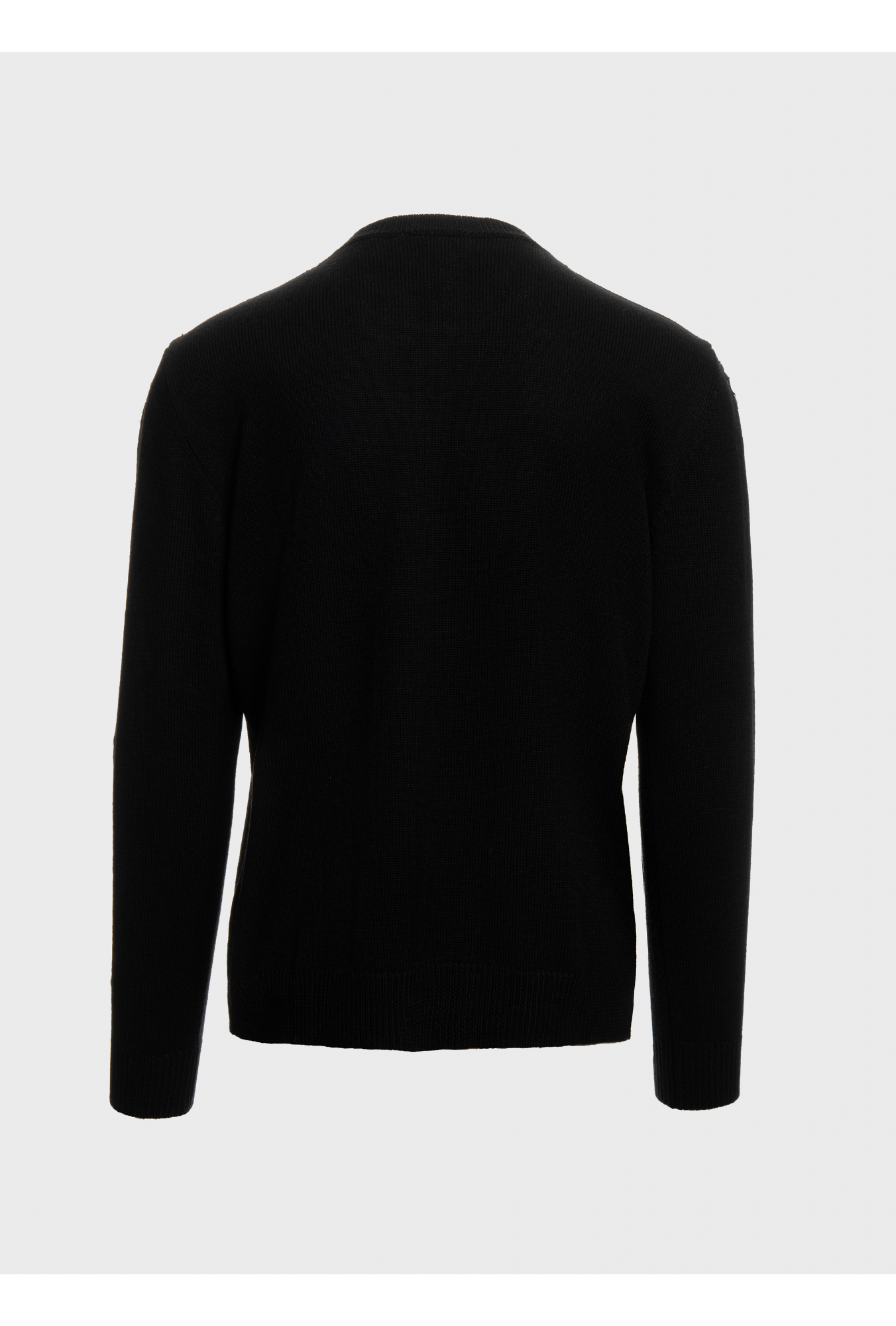 Roundneck with rings on shoulder